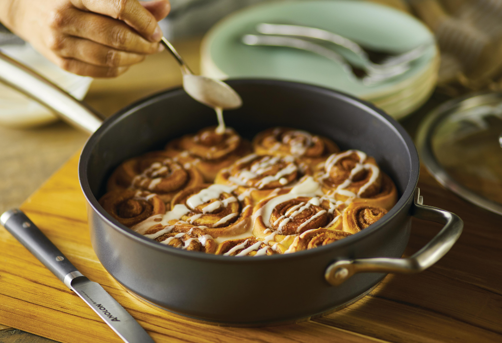 How to Make Cinnamon Rolls in a Skillet