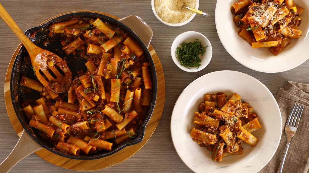 Rigatoni with Meat Sauce | Anolon